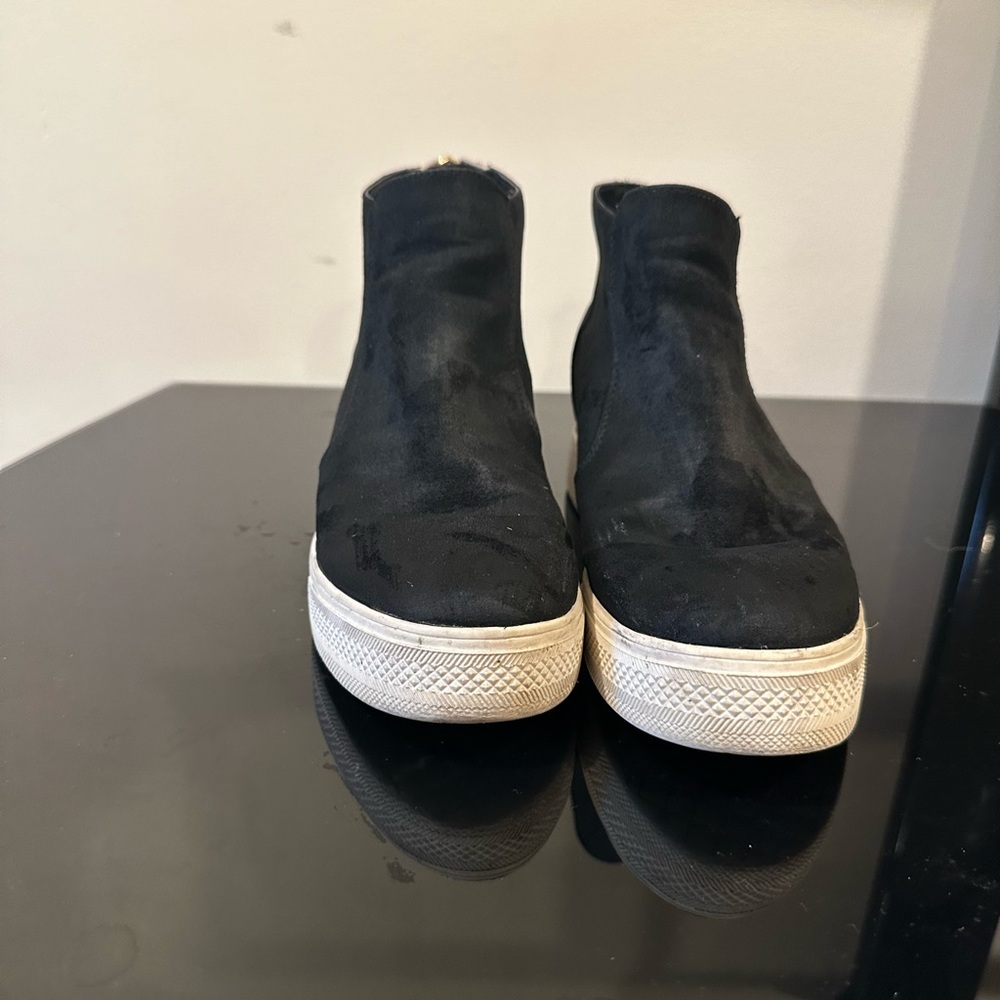 Steve Madden black suede sneakers with white and red tuxedo strip on back - Picture 4 of 5